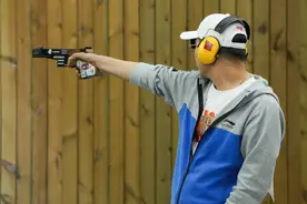 中国选手包揽男子25米手枪速射个人赛冠亚军图片