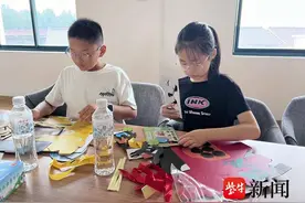 在快乐中成长，在探索中前行！常熟市沙家浜镇华阳村开展“探索自然，创意昆虫背包”DIY制作活动图片