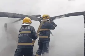 独居老人用火不慎引火灾，联网式烟感报警器智能拨号化险为夷图片