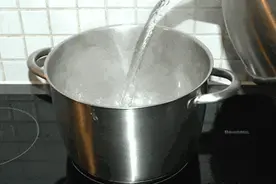 喝有水垢的水，会得肾结石吗？图片