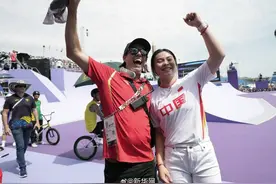 邓雅文从摔到“飞”的蜕变：带伤征战巴黎拿到金牌｜封面深镜图片