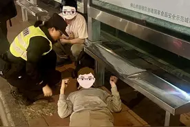 佛山：正在顺德闹市巡逻的警车，后方突然传来连续的喇叭声……图片