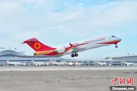 中国国产支线客机ARJ21新开航线  航点覆盖新疆25个机场图片