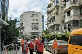 台风橙色预警发布，静安各社区全力保障高龄老人和困难群体安全和生活图片