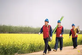 “泉心全意”聚合力图片