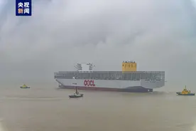又一艘世界级“海上巨无霸”从江苏南通出江试航图片
