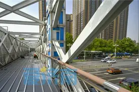 济南经十路上13岁过街天桥焕新升级图片