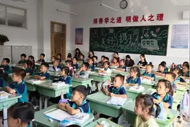 潍坊寿光市鲁清实验学校开展美术组教研活动图片