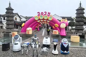千年古镇上演“机器人总动员”，春晚同款机器人也来了图片