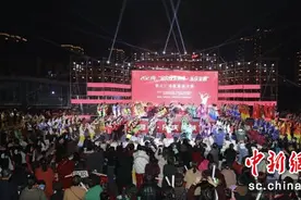 2023年“宜宾欢乐四季·乐庆金秋”群众广场舞展演决赛在宜宾南溪区落幕图片