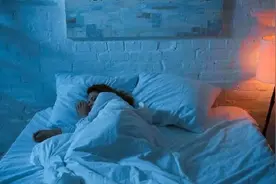 晚睡是在亲手毁掉生物钟图片