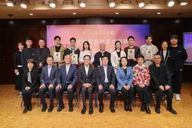 北京人艺2022级表演学员培训班结业，七位学员获结业证书图片