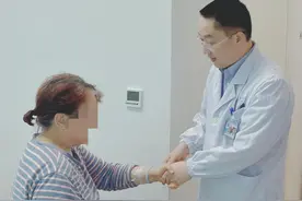 七旬老人突发脑梗，“零交换”技术高效复通血管图片