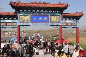 十里梨园风光旖旎 宁阳凤凰山梨花节迎7万游客图片