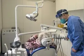 在社区医院偶遇一号难求的口腔专家！32家口腔标准化诊室“五脏俱全”｜两会关注·魔都“懂经”社区医院②图片