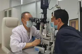 看东西扭曲变形 小心是“黄斑变性” 是50岁以上人群失明的重要原因之一，早期病情较隐匿需提高警惕图片