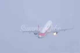 客机发动机空中喷火盘旋近2小时，川航最新回应图片