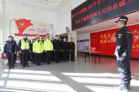 尽微薄之力 助灾后重建——乐都区公安局开展抗震救灾募捐活动图片