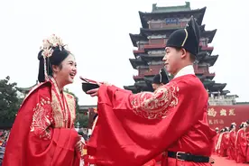 婚礼个性化，年轻人重塑婚庆产业链图片