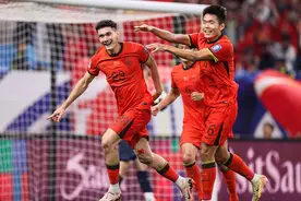 2:1！国足终于赢了！世预赛18强赛三连败后取首胜图片