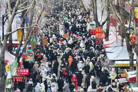 “南泥北运”？尔滨搓澡阿姨一天搓37人，搓出火星子图片