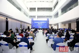 武汉光谷机器人生态创新中心正式启用，光谷机甲机器人高校联赛同日开赛图片