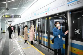 地铁27号线一期通车！乘客体验：“听说是自动驾驶，很安静，很稳”图片