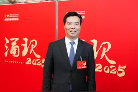 全国人大代表，怀化市委副书记、市长黎春秋：以“懂你的服务”打造“懂你的城市”图片