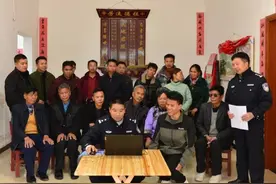 儿子失散23年！韦大爷在警方帮助下举行了一场特殊的认亲仪式图片