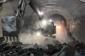 国道318线（然乌段）然乌隧道顺利贯通图片