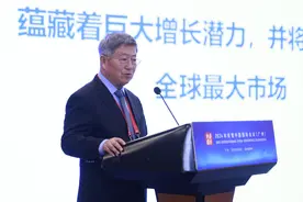 中国（海南）改革发展研究院院长迟福林：未来10年中国经济转型升级蕴藏巨大潜力｜2024读懂中国图片