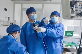 半颗花生米呛入11月大婴儿气道，医护团队成功取出图片