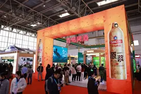 全球采 中国质 世界享！青岛啤酒闪耀链博会图片