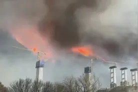 四川雅江山火蔓延正全力救援中！国道318线已实施交通管制图片