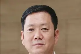 两会会客厅 | 专访济南市人大代表，济南能源集团党委书记、董事长潘世英：励“新”提质攀高峰，加“数”蓄能绘丰景图片