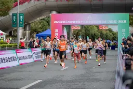 冲线！2025深港马拉松赛暨第十五届全运会田径（马拉松）测试赛开跑图片
