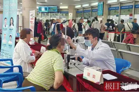 护眼贴、眼药水、按摩能治近视？专家表示：近视不能治愈，但可防、可控、可矫正图片