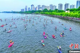 2024年中国桨板超级联赛（汉中站）开赛 700余名选手汉江劈波斩浪图片