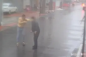 超强爆发力！-10℃，聊城一辅警光膀子踩拖鞋狂追小偷500米图片