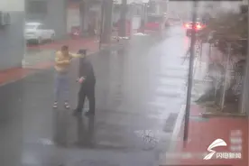 聊城辅警姜波“火”了！-10℃光膀子穿秋裤踩拖鞋狂追小偷500米图片