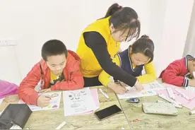 蕲春开展“我心目中的社工”儿童手抄报活动图片