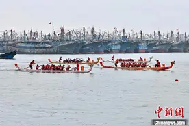 福建晋江海上赛龙舟图片