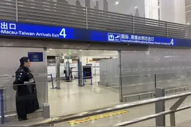 演员王星凌晨抵达上海，同班乘客：他们是最早通关的一批图片