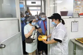 武汉市第一初级中学（东校区）：把控食堂食材“多走了两步”图片