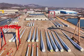 山东省加速发展海上风电，超大型风机源源不断出海安装图片