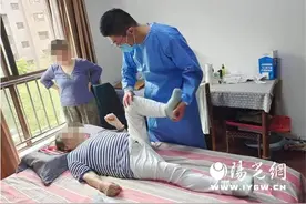 省老年病医院康复团队上门为85岁术后老人进行康复功能指导图片