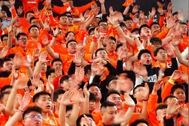 泰山队三球不敌申花，王大雷谢场时几乎落泪图片