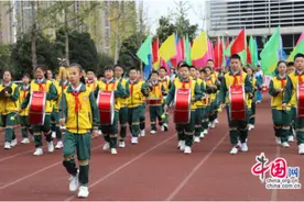驰骋展风采 眉山仁寿城北小学第十届冬季田径运动会精彩开幕图片