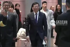 台媒：马龙来了！大陆高校师生访问团抵台，粉丝大喊“再来一球”图片