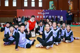 （体育）篮球——WCBA全明星周末举行校园行活动图片
